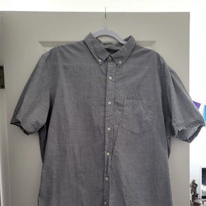 Gray short sleeve shirt